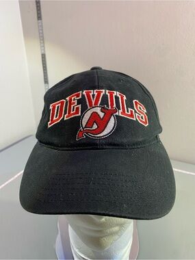 Vintage Devils New Jersey NHL Black Cap with Red Logo Patch Unisex